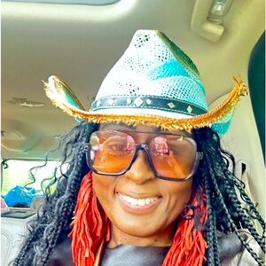 Meet your Posher, Angela